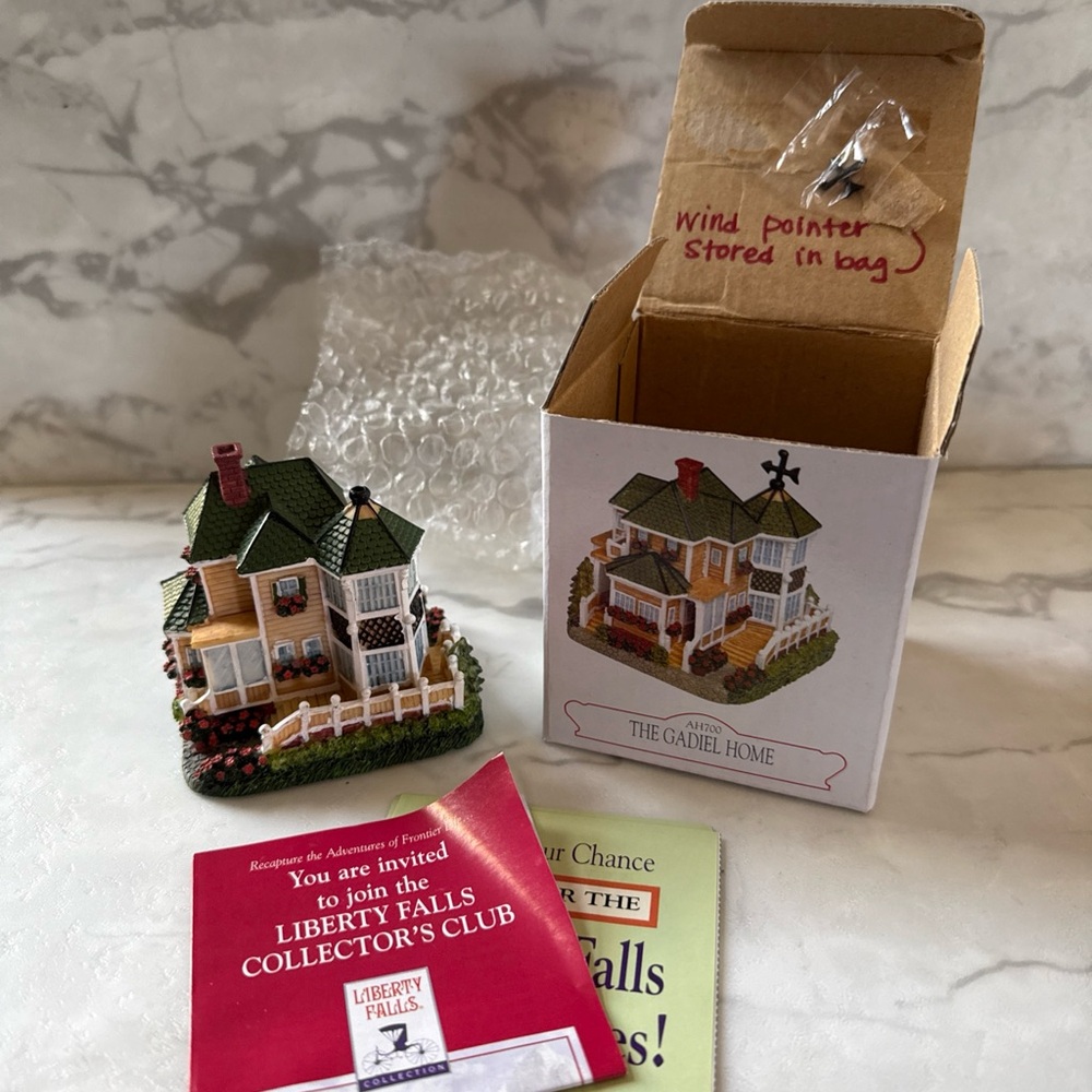 Liberty Falls 'The Gadiel Home' Ceramic House Figurine - Green Roof